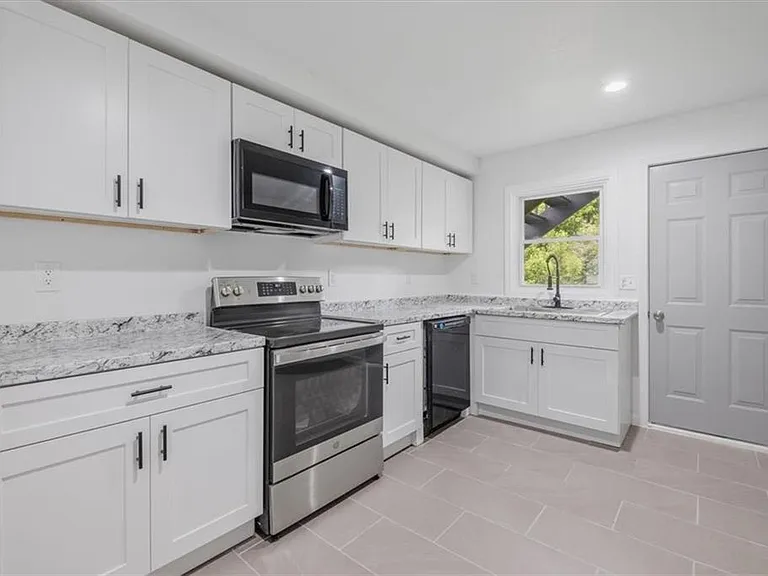 608 N College Dr #3 — Photo 23
