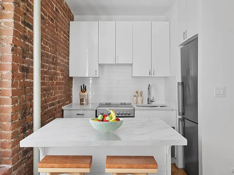 443 E 88th St #7 — Photo 3