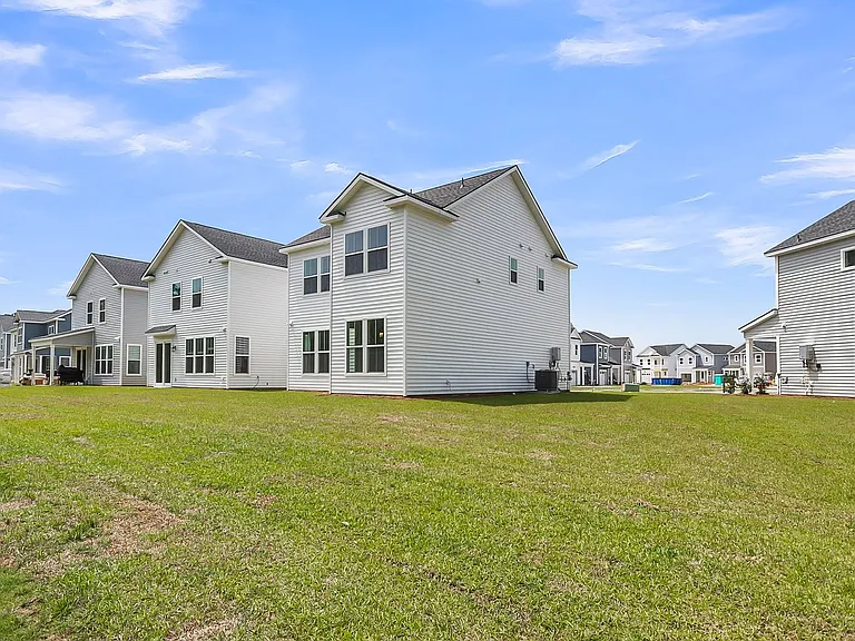 335 Chapman Cir — Photo 40
