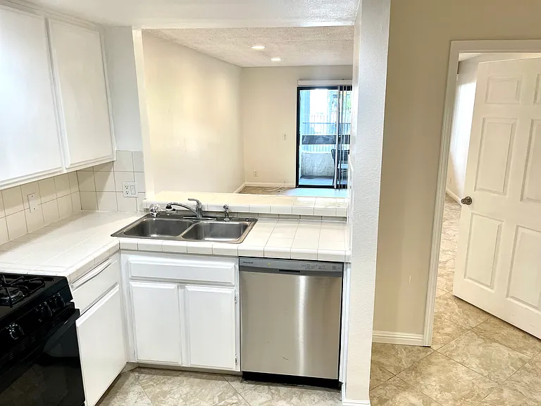 600 W 3rd St #B216 — Photo 12