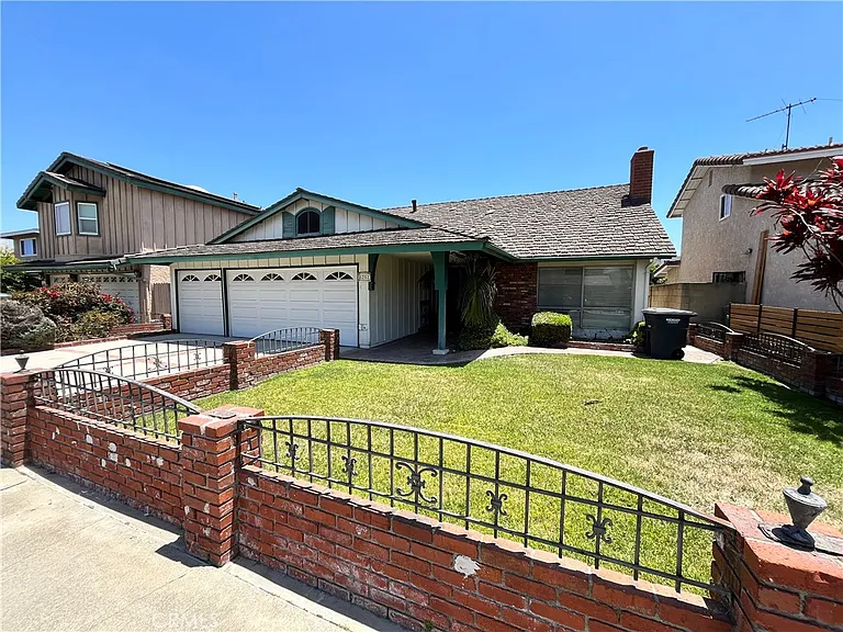 8252 Suffield St — Photo 2