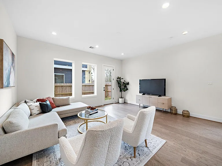 2626 W Tidwell Rd #B — Photo 10