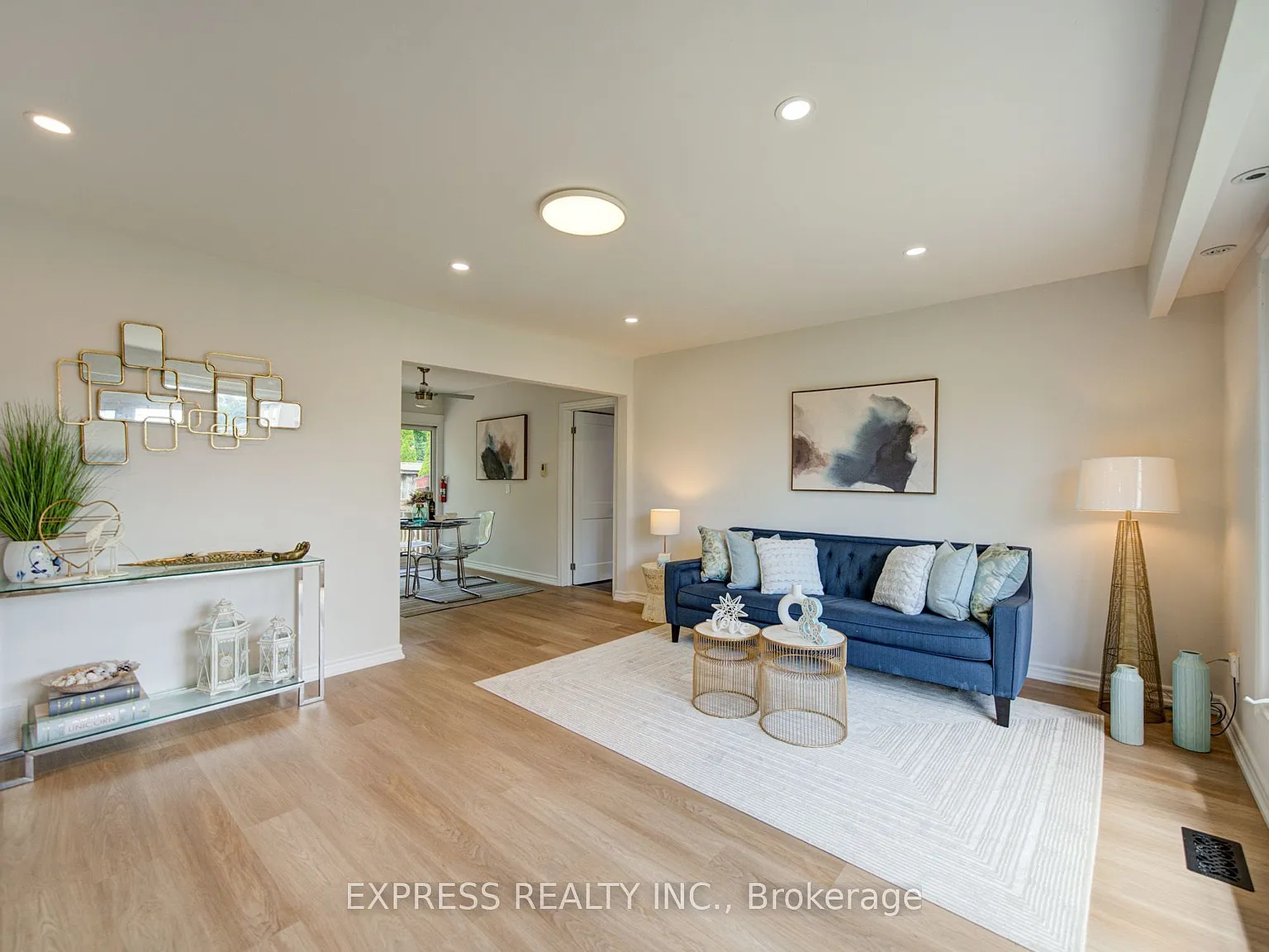 8 bed, $3,200 — Photo 4