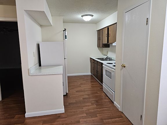 4th image of 521 Lake Ave APT 28