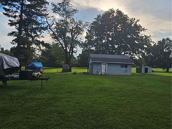 2nd image of 927 Bell Rd