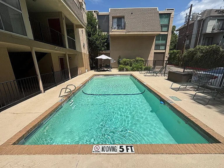 4044 Buena Vista St #111 — Photo 1