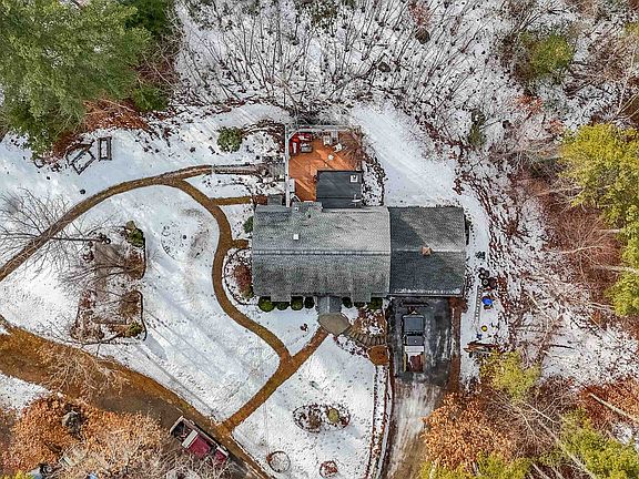 3rd image of 35A Hood Road