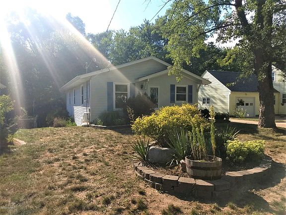 2nd image of 4243 Hillsdale Ave NE
