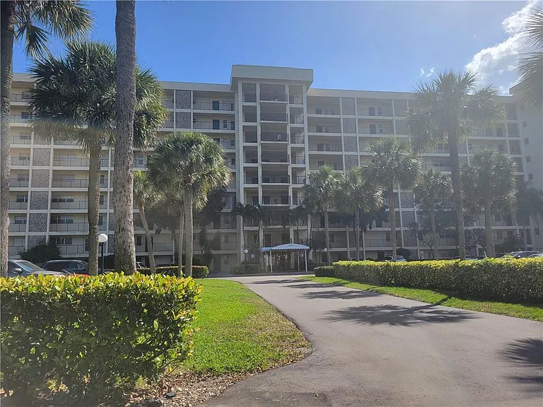 3050 N Palm Aire Dr #508 — Photo 21