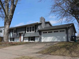 3427 Forest Rd, Davenport, IA 52807