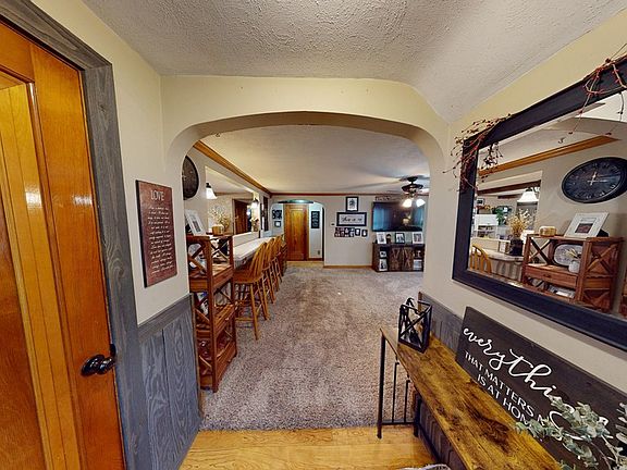 3rd image of 70 Ridgewood Blvd