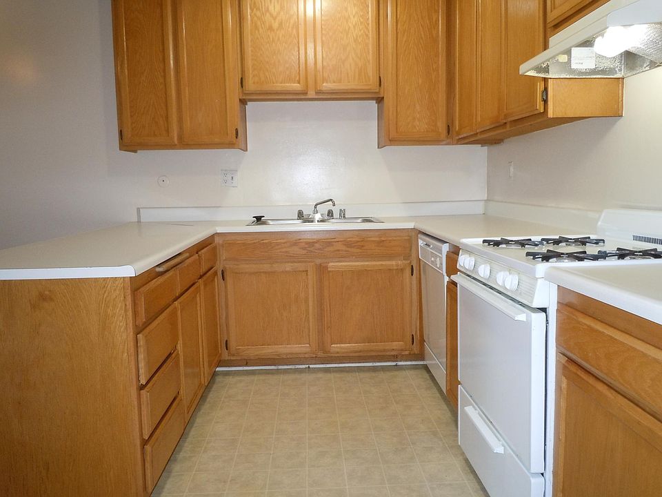 1st image of 18541 Dearborn St APT 3