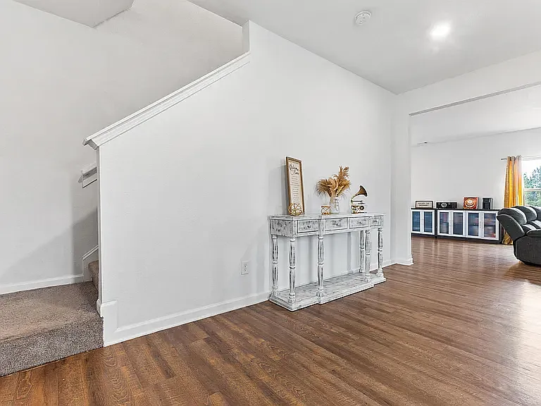 3335 Bridgewood Dr — Photo 3
