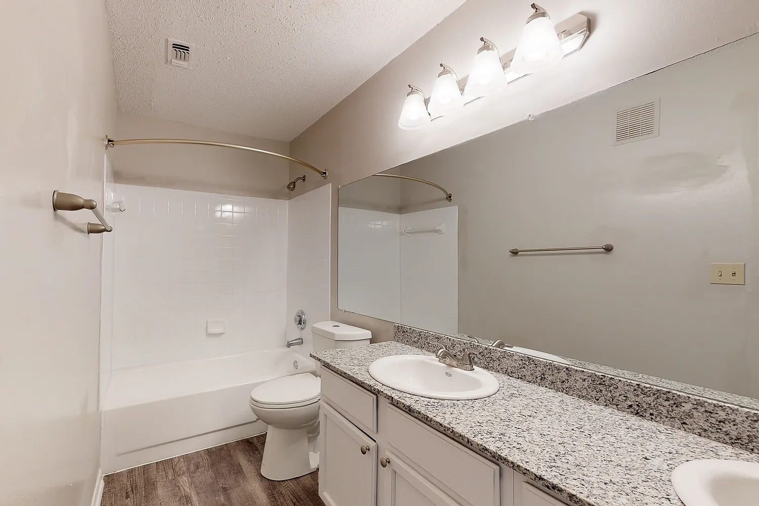 Hickory Grove — Photo 4