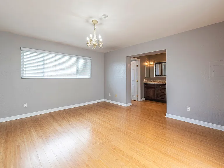 2410 Voorhees Ave #5 — Photo 17
