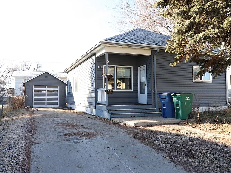 458 Park St — Photo 1