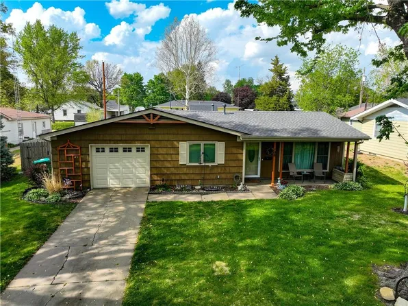 108 Sioux Ave, Hiawatha, KS 66434