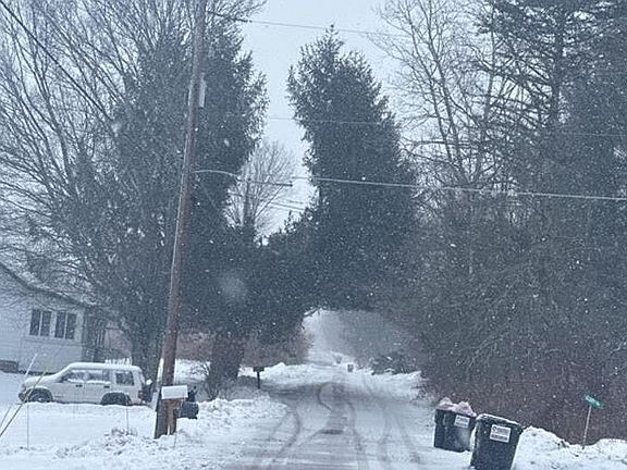 4th image of 102 Cemetery Rd