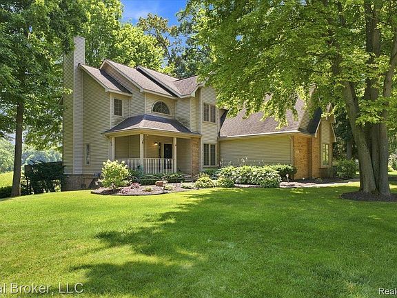 4th image of 8184 Baypointe Dr