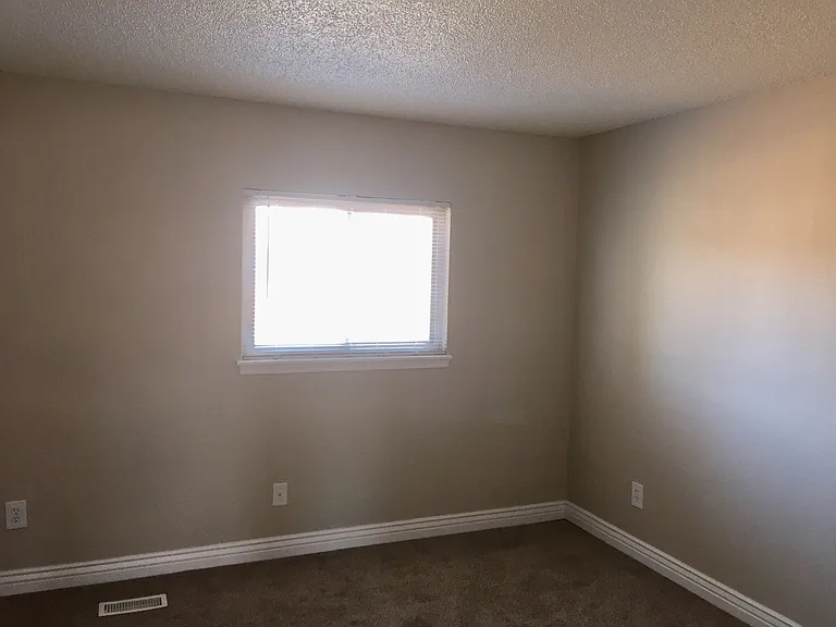 8084 Lexington Park Dr — Photo 15