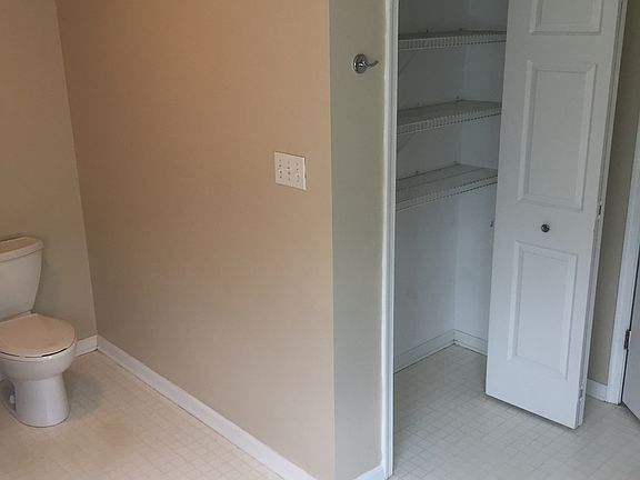 4th image of 803 Paddington Ct