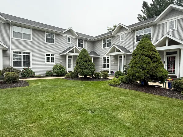 110 N Washington St #E, Douglas, MI 49406