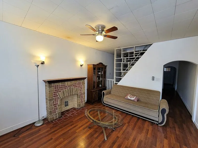 2 bed, 1.0 bath, 1075 sqft, $1,100 — Photo 2