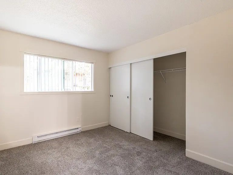 Beverly Grove Apartments — Photo 43