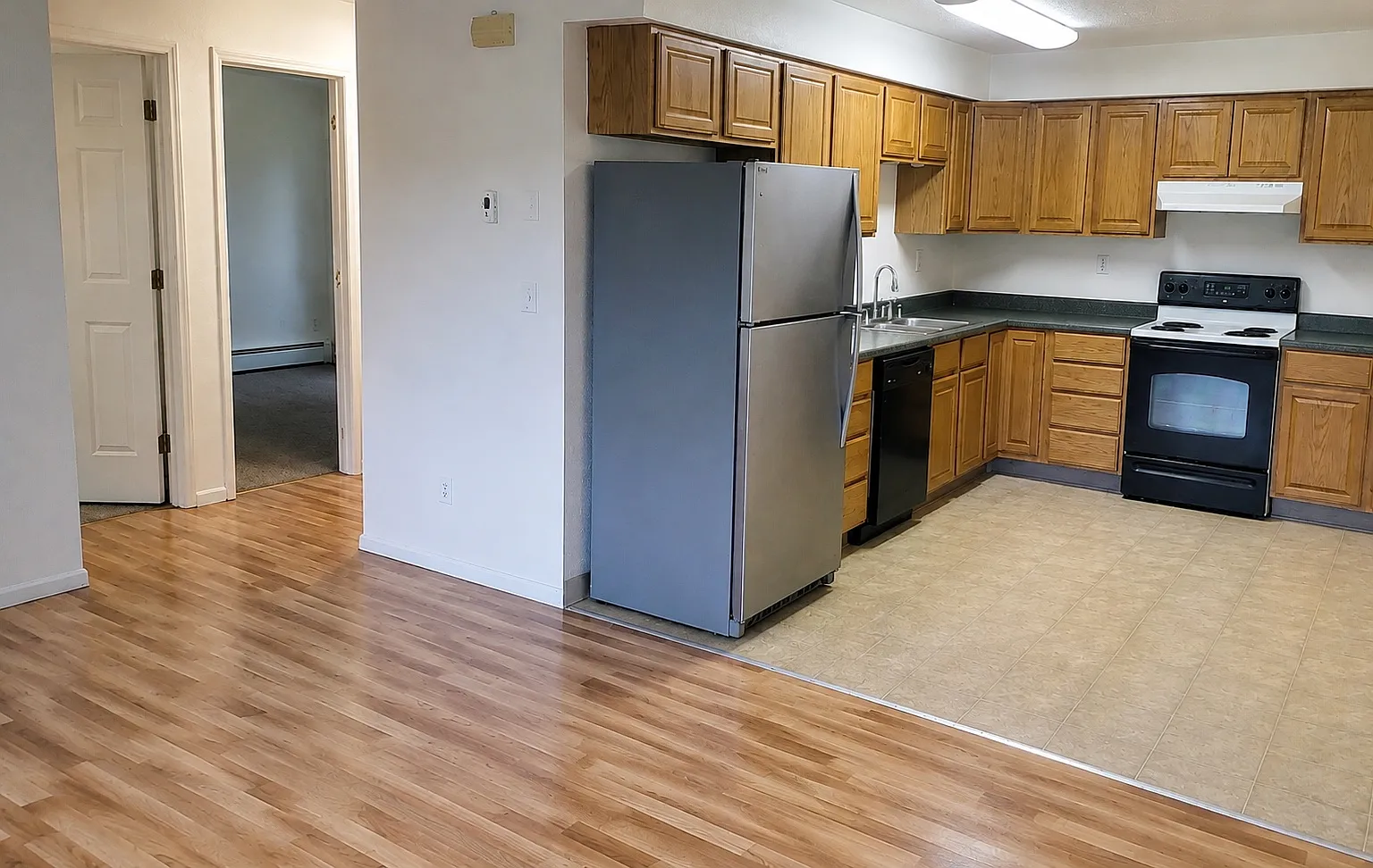 3 bed, 912 sqft, $2,140 — Photo 1