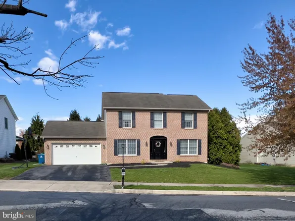 126 Graystone Dr, Hummelstown, PA 17036