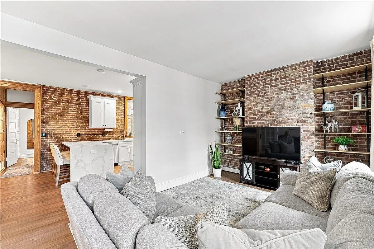 2 bed, 1.0 bath, 642 sqft, $4,100 — Photo 3