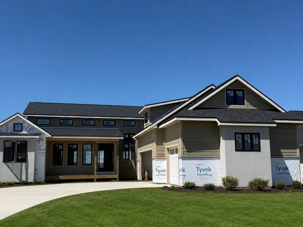 8289 Edgewood Ct, West Des Moines, IA 50266