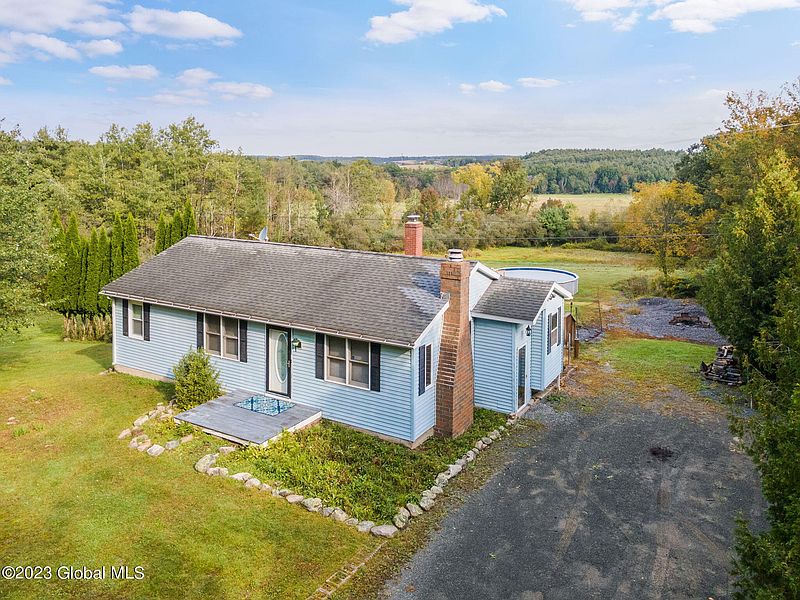 4th image of 72 Storm Hill Road