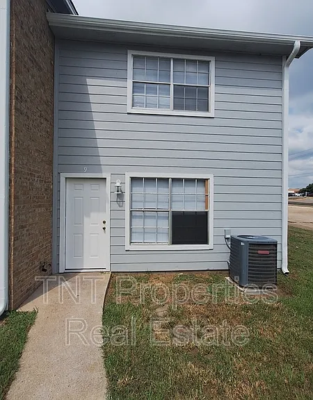1906 Barak Ln #9 — Photo 1