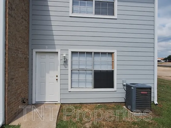 1906 Barak Ln, Bryan, TX