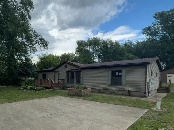 10537 Byron Rd, Byron, MI 48418
