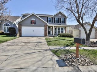 16940 Hickory Crest Dr, Ballwin, MO