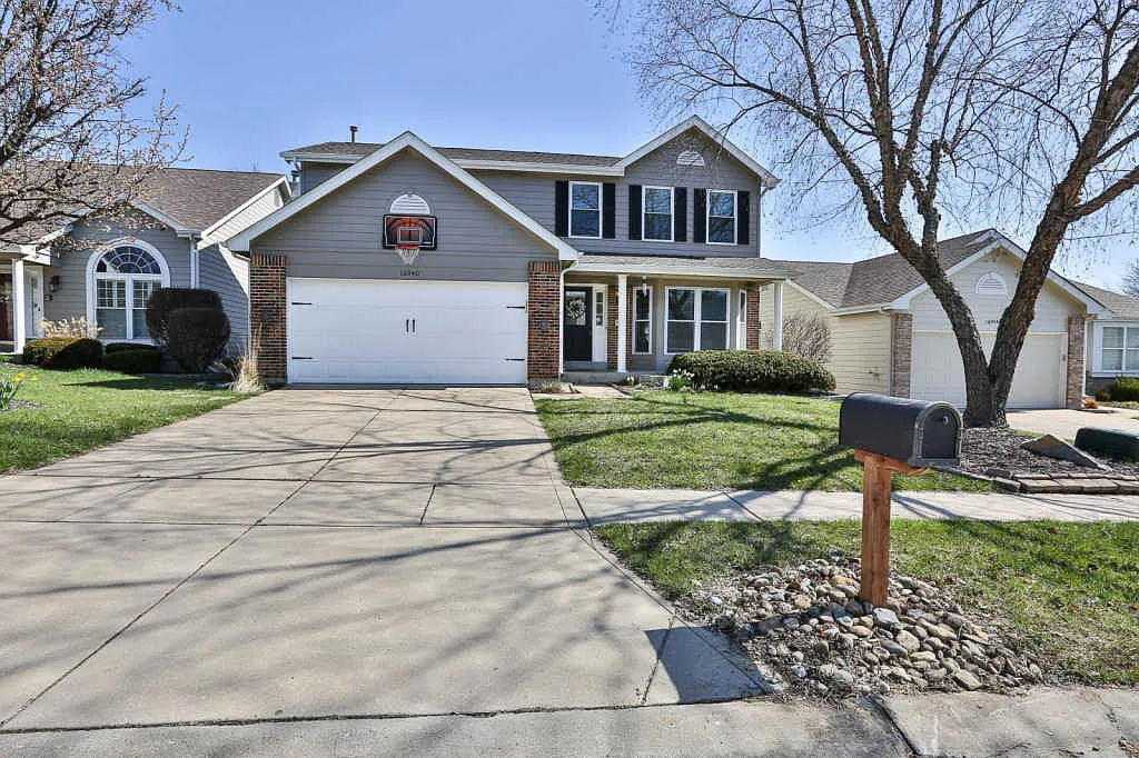 16940 Hickory Crest Dr photo 1
