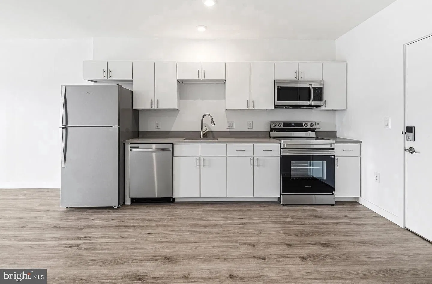 1 bed, 1.0 bath, 675 sqft, $1,523 — Photo 1