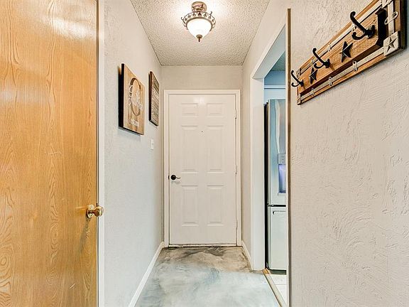 3rd image of 2828 Whispering Creek Ln
