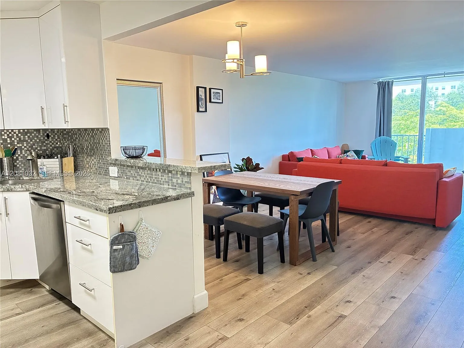 Commodore Plaza Condo — Photo 2