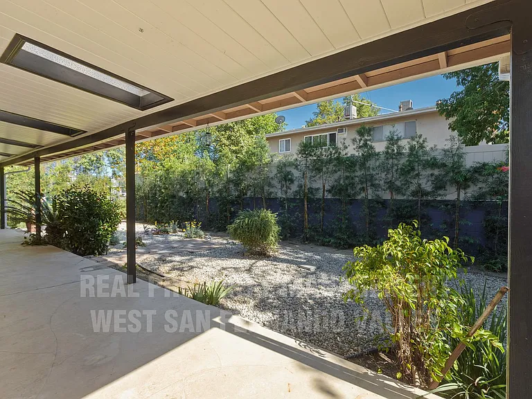 12920 Aetna St — Photo 35