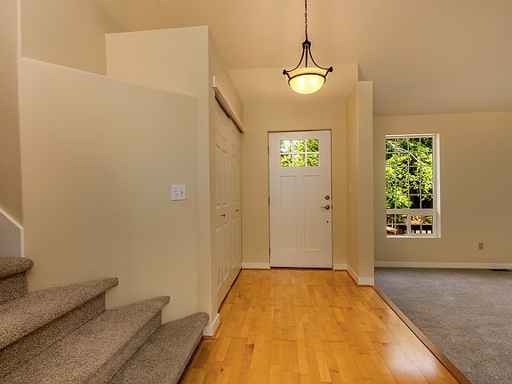5th image of 37046 Aspen Way NE