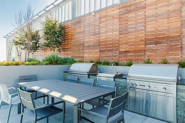 Rented by The Moinian Group | media 29