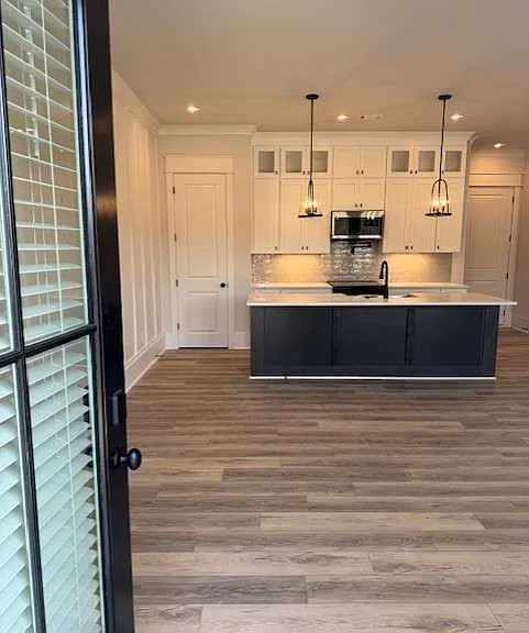 319 Orchid St — Photo 3