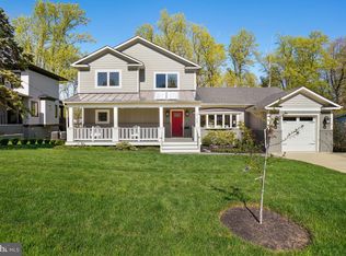 2105 Haycock Rd, Falls Church, VA 22043