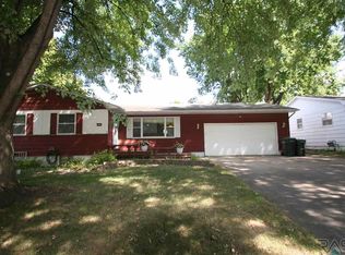 3816 E Ronning Dr, Sioux Falls, SD 57103