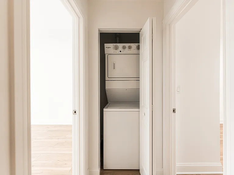 2109 N Hamlin Ave #1F — Photo 11