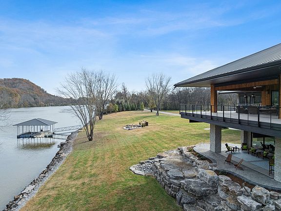 17th image of 1234 Lakeside Dr