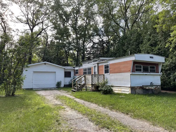 9455 E Lane Dr, Montague, MI 49437
